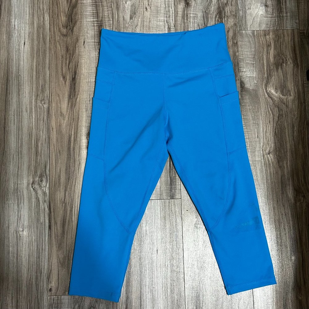 ZYIA Active Women's Pocket Light N Tight High-Rise Capri 20" Blue Sz 4